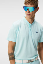 Load image into Gallery viewer, J.Lindeberg Men&#39;s Round Neck 9164 Bode Reg Fit Lake
